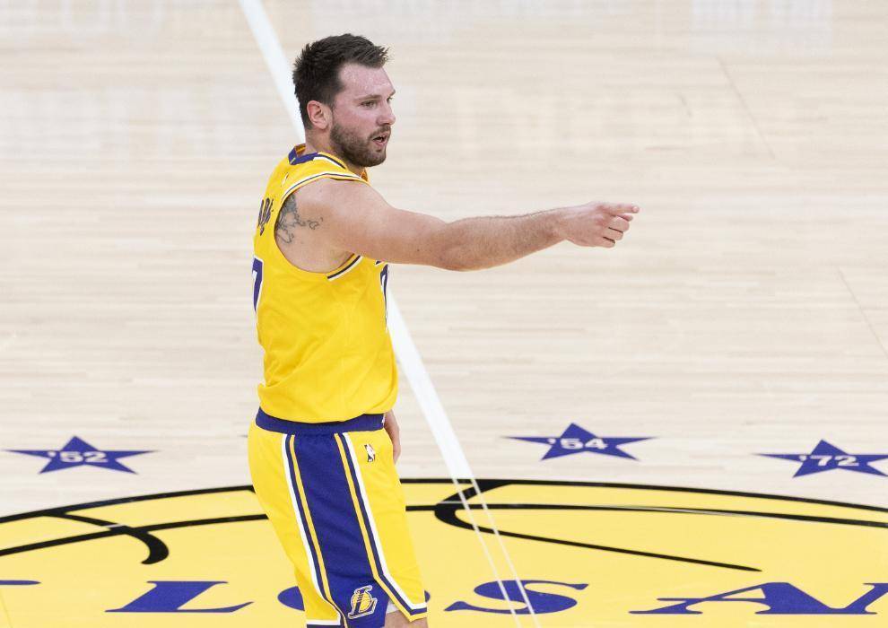 内马尔迎来七赛季高光表现东契奇连续三场比赛得分超过精彩发挥，达拉斯独行侠战术微调备战社区盾看傻球迷的简单介绍